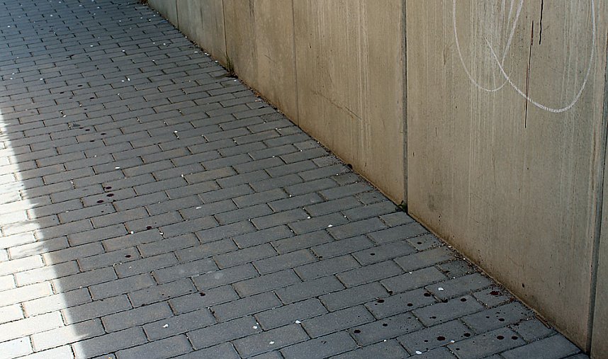 Wodkaflasche auf den Kopf