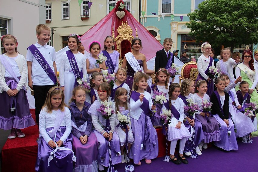 Fliederprinzessin in Amt eingef&uuml;hrt