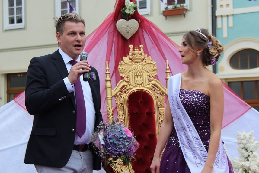 Fliederprinzessin in Amt eingef&uuml;hrt