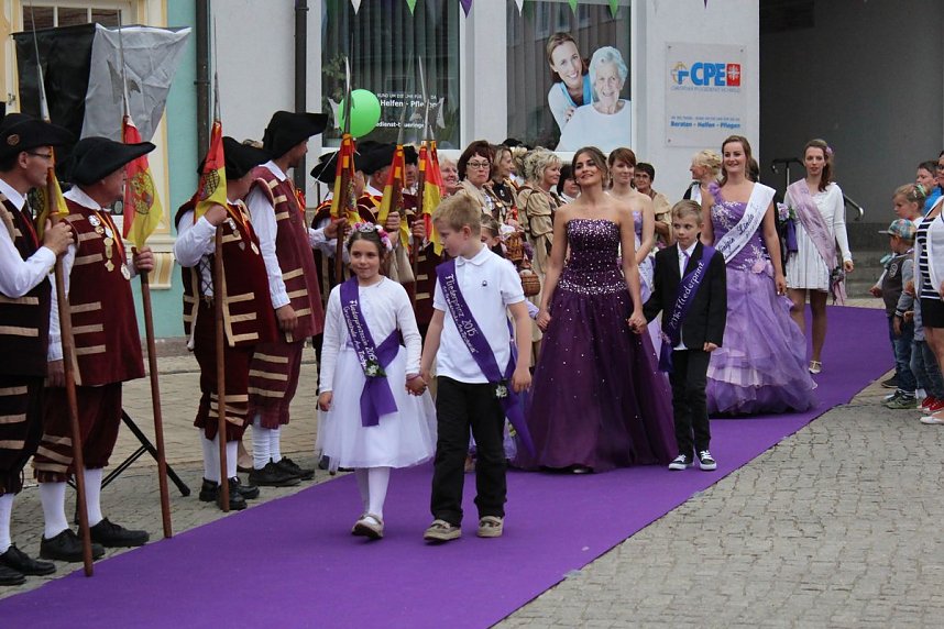 Fliederprinzessin in Amt eingef&uuml;hrt