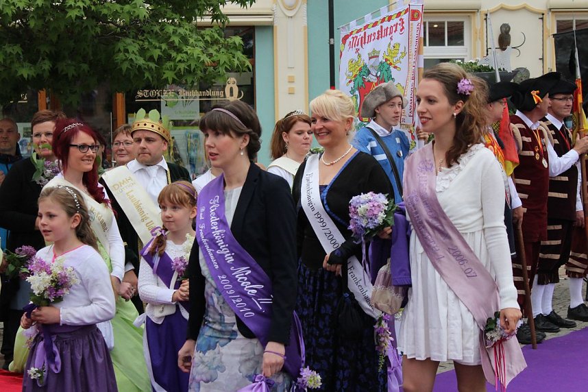 Fliederprinzessin in Amt eingef&uuml;hrt