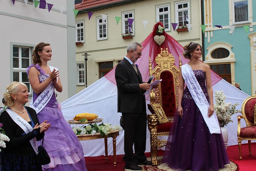 Fliederprinzessin in Amt eingef&uuml;hrt