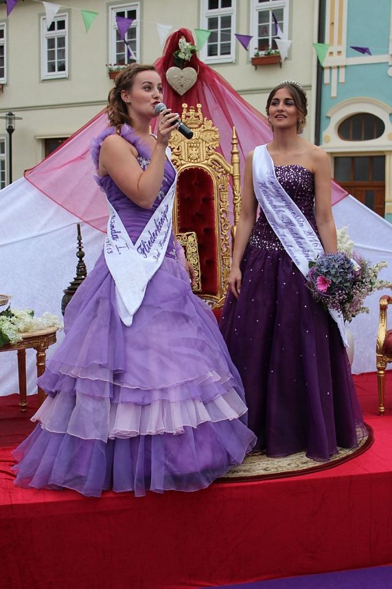 Fliederprinzessin in Amt eingef&uuml;hrt