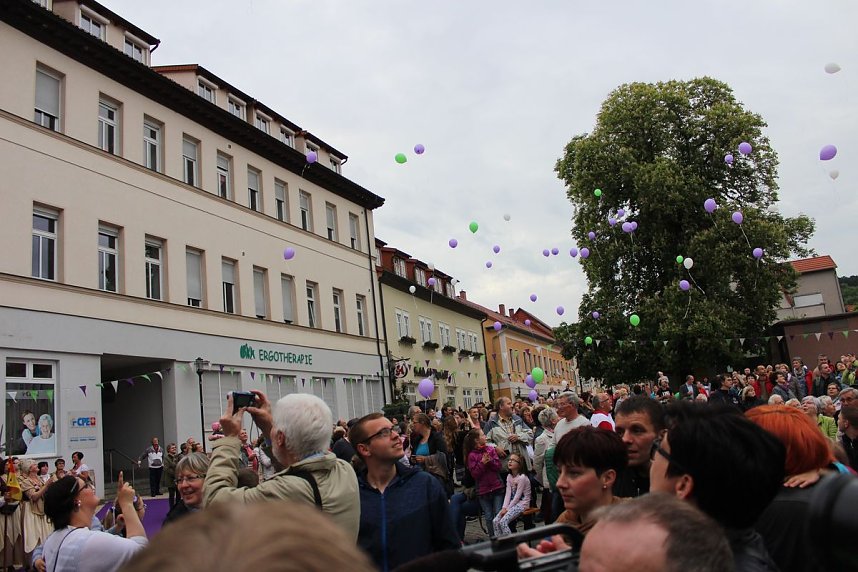 Fliederprinzessin in Amt eingef&uuml;hrt