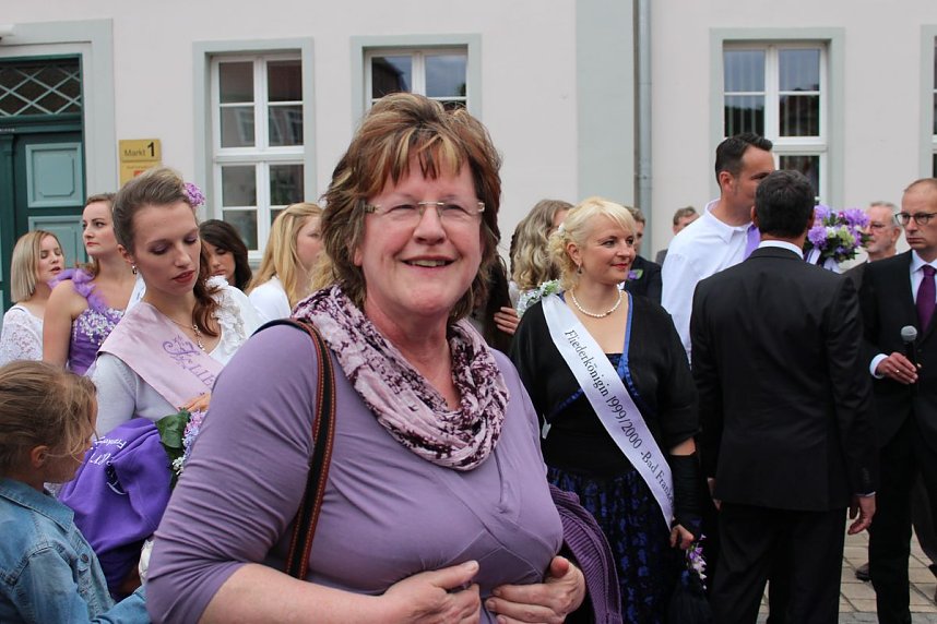 Fliederprinzessin in Amt eingef&uuml;hrt