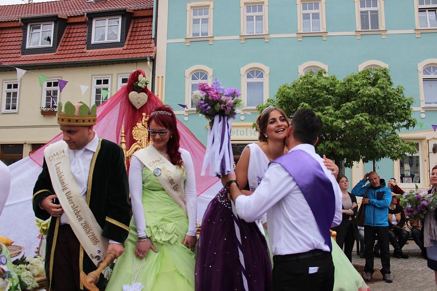 Fliederprinzessin in Amt eingef&uuml;hrt