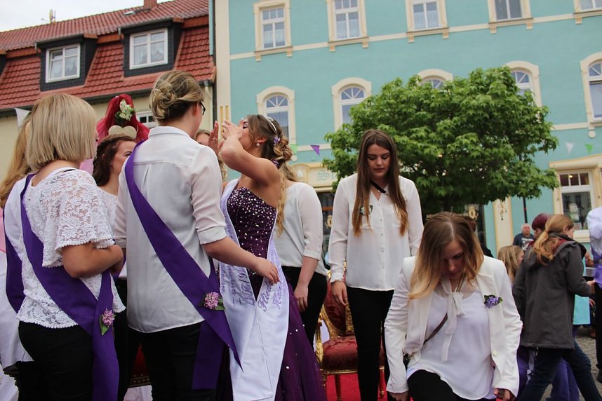 Fliederprinzessin in Amt eingef&uuml;hrt