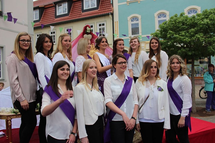 Fliederprinzessin in Amt eingef&uuml;hrt