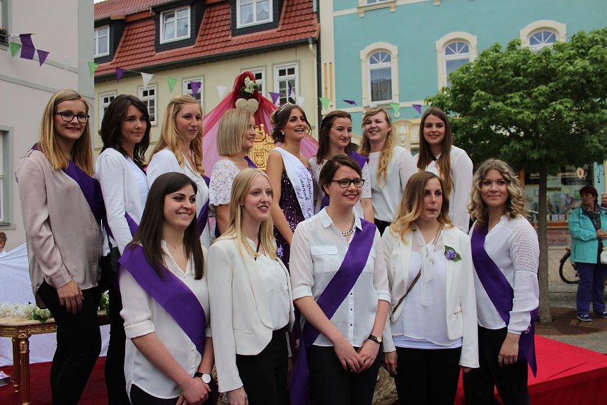 Fliederprinzessin in Amt eingef&uuml;hrt