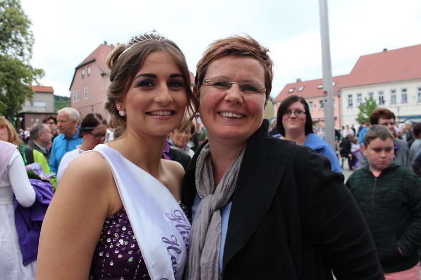 Fliederprinzessin in Amt eingef&uuml;hrt