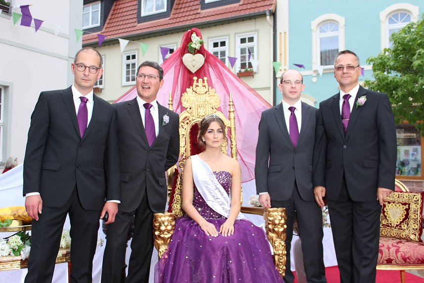 Fliederprinzessin in Amt eingef&uuml;hrt