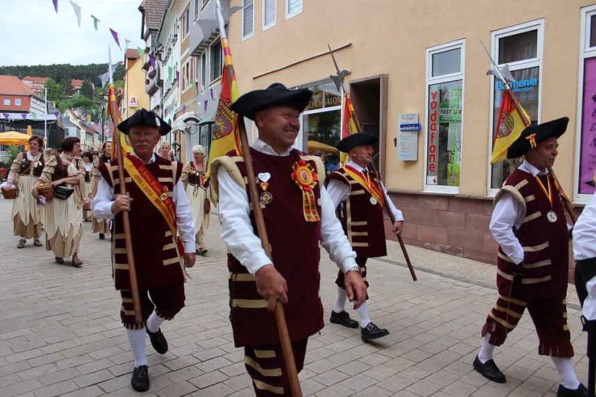 24. Fliederfest er&ouml;ffnet