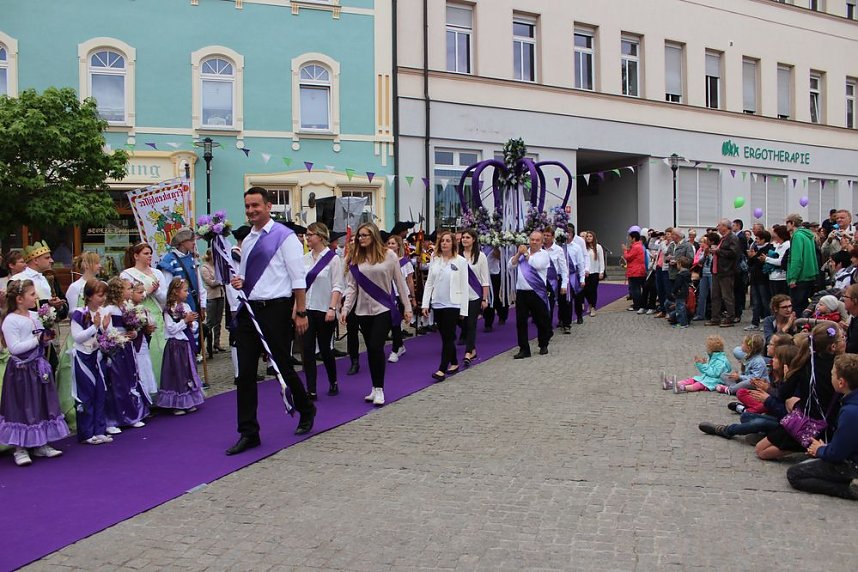 24. Fliederfest er&ouml;ffnet