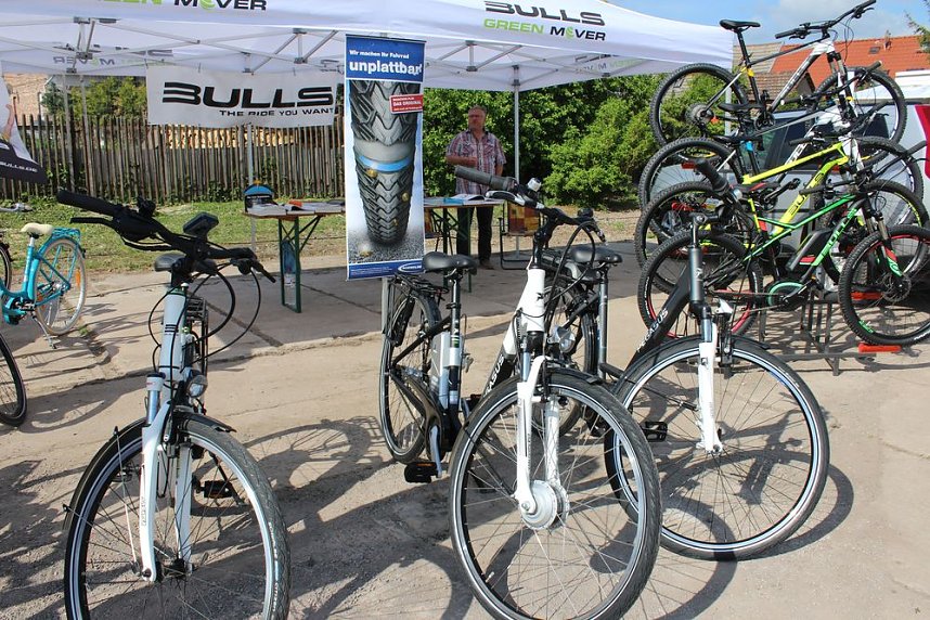 Feiern am Radweg haben begonnen