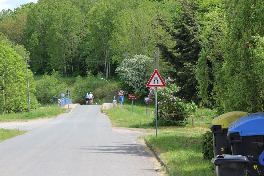 R&auml;der und Radfahrer ohne Ende