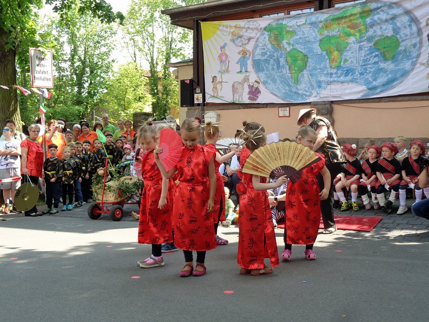 Kindervilla-Kinder begeisterten ihre G&auml;ste zum Stra&szlig;enfest