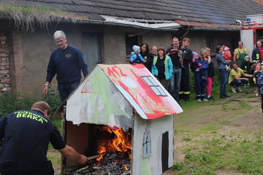 Hausbrand - Beifall geklatscht