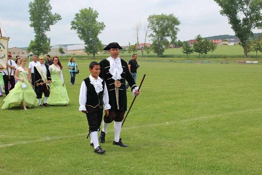 Laubk&ouml;nig gekr&ouml;nt - Geheimnis der Hofdamen gel&uuml;ftet!