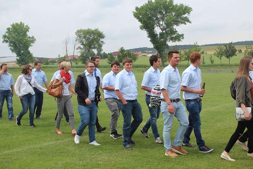 Laubk&ouml;nig gekr&ouml;nt - Geheimnis der Hofdamen gel&uuml;ftet!