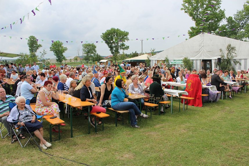 Laubk&ouml;nig gekr&ouml;nt - Geheimnis der Hofdamen gel&uuml;ftet!