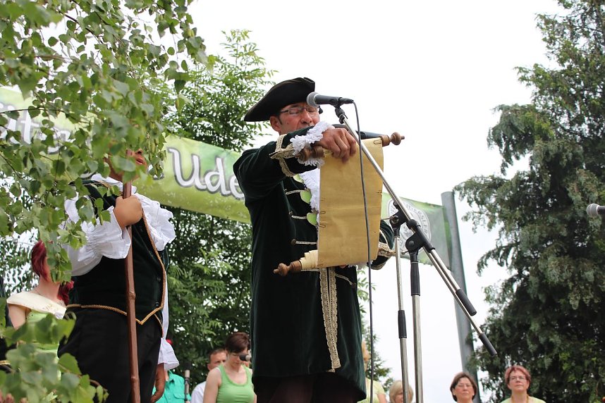 Laubk&ouml;nig gekr&ouml;nt - Geheimnis der Hofdamen gel&uuml;ftet!