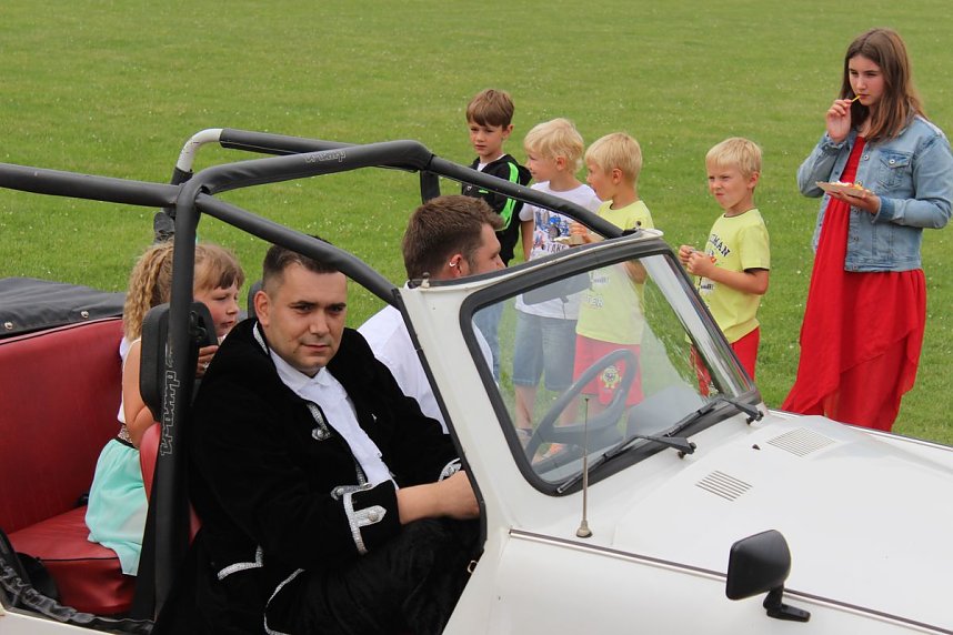 Laubk&ouml;nig gekr&ouml;nt - Geheimnis der Hofdamen gel&uuml;ftet!