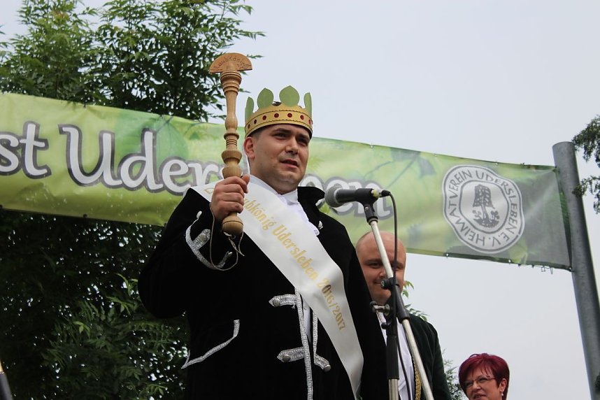 Laubk&ouml;nig gekr&ouml;nt - Geheimnis der Hofdamen gel&uuml;ftet!