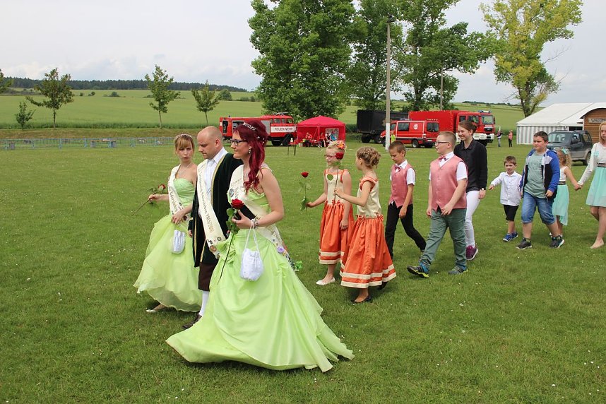 Laubk&ouml;nig gekr&ouml;nt - Geheimnis der Hofdamen gel&uuml;ftet!