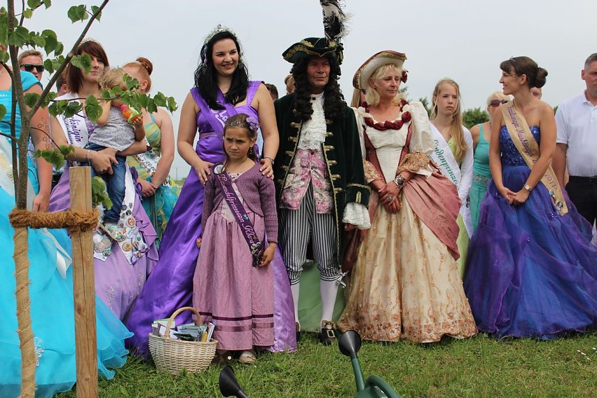 Laubk&ouml;nig gekr&ouml;nt - Geheimnis der Hofdamen gel&uuml;ftet!