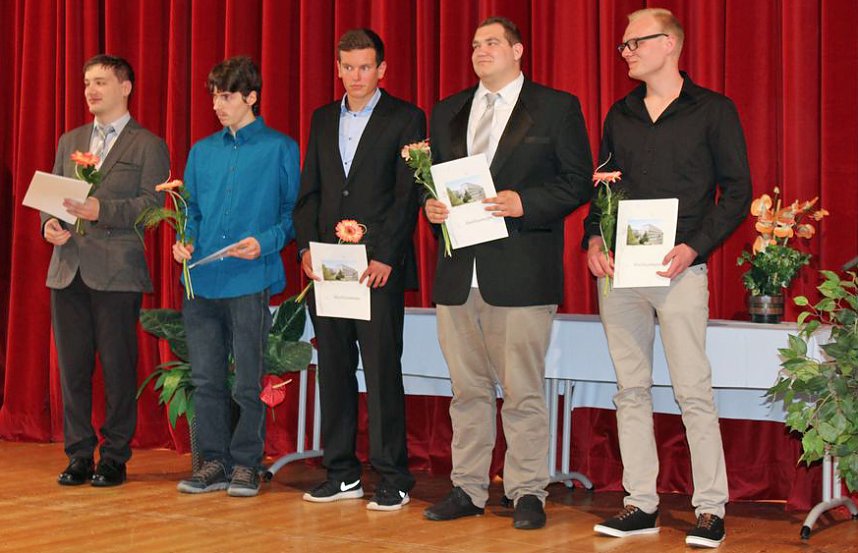 Zeugnisse &uuml;bergeben