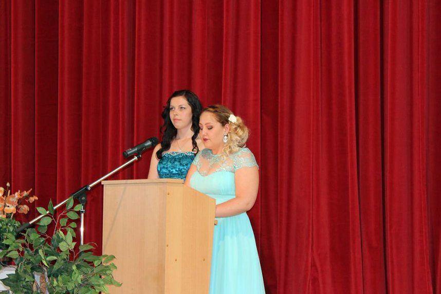 Zeugnisse &uuml;bergeben