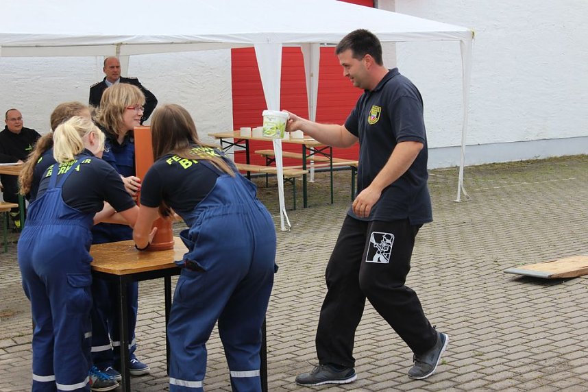 Unwettereinsatz auf Feuerwehrfest in Bebra