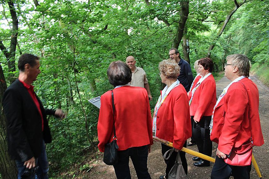 Klingender Wanderweg &uuml;bergeben