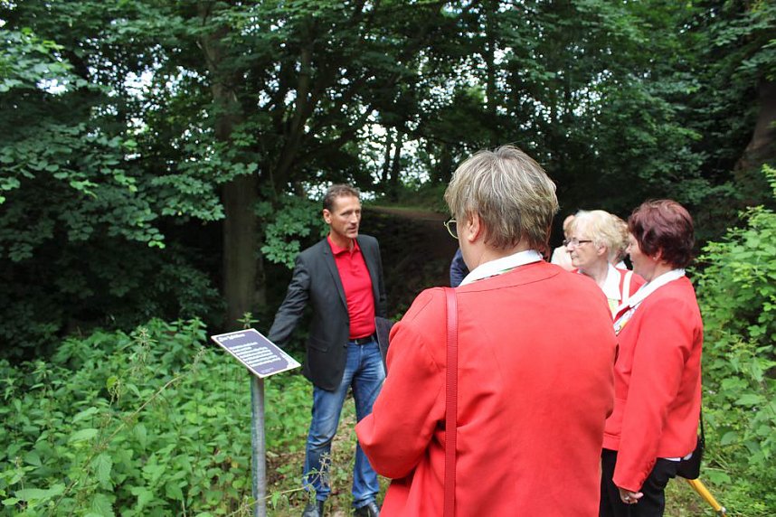 Klingender Wanderweg &uuml;bergeben