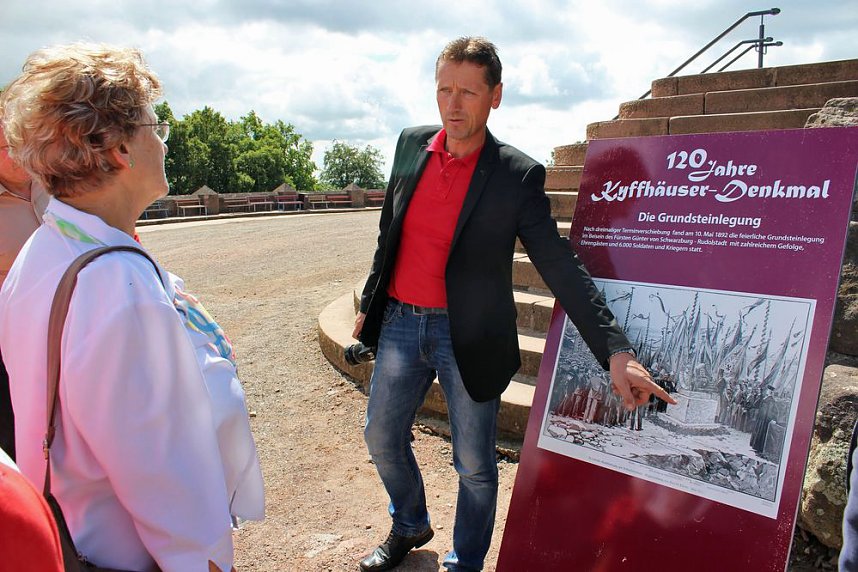 Klingender Wanderweg &uuml;bergeben