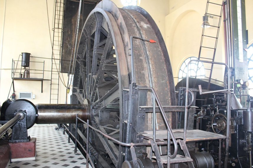 Bergbautechnologen beenden Ausbildung