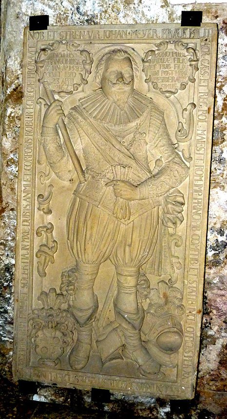 Der alte Grabstein an der Oberkirche erz&auml;hlt�.