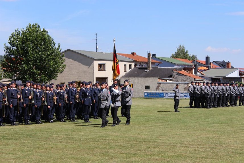 Traumhaftes Sommerwetter bei Vereidigung