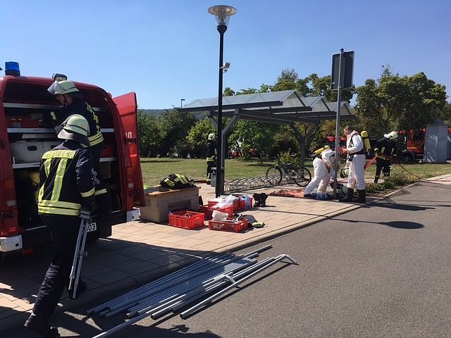 Hei&szlig;er Tanz der Rettungskr&auml;fte