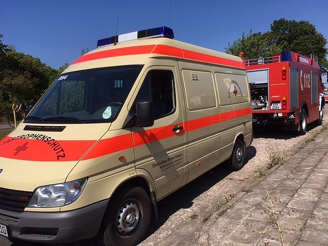 Hei&szlig;er Tanz der Rettungskr&auml;fte