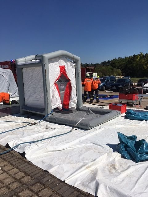 Hei&szlig;er Tanz der Rettungskr&auml;fte