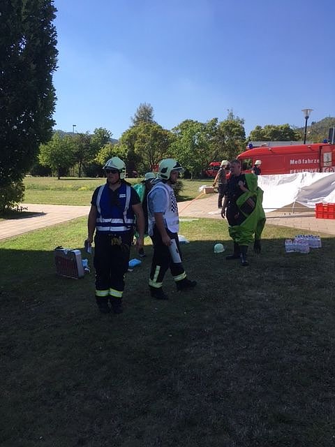 Hei&szlig;er Tanz der Rettungskr&auml;fte