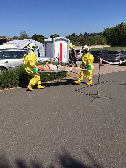 Hei&szlig;er Tanz der Rettungskr&auml;fte