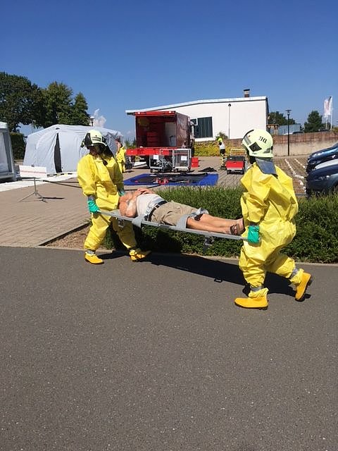 Hei&szlig;er Tanz der Rettungskr&auml;fte