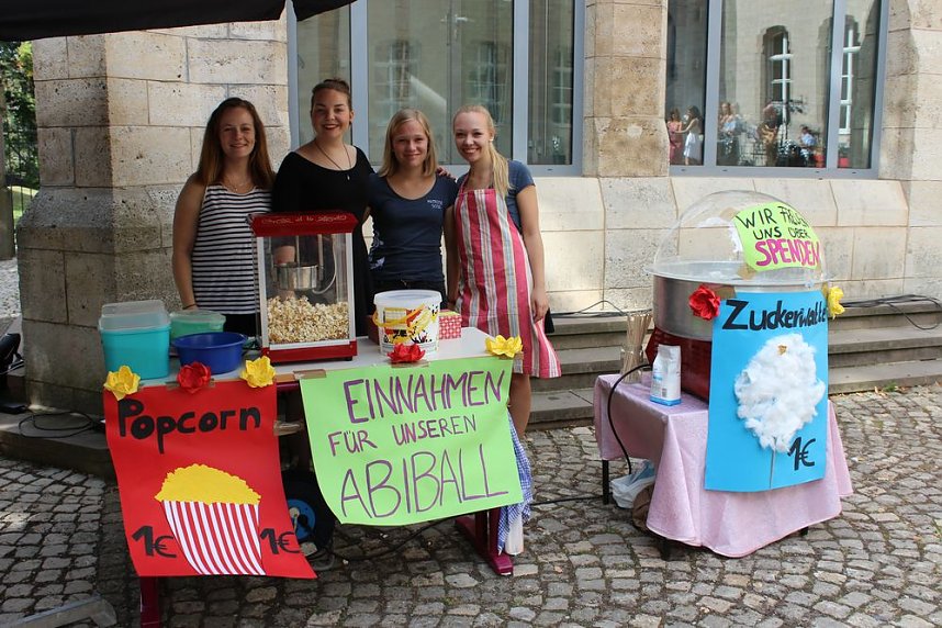 Was f&uuml;r ein Andrang beim Schulfest!