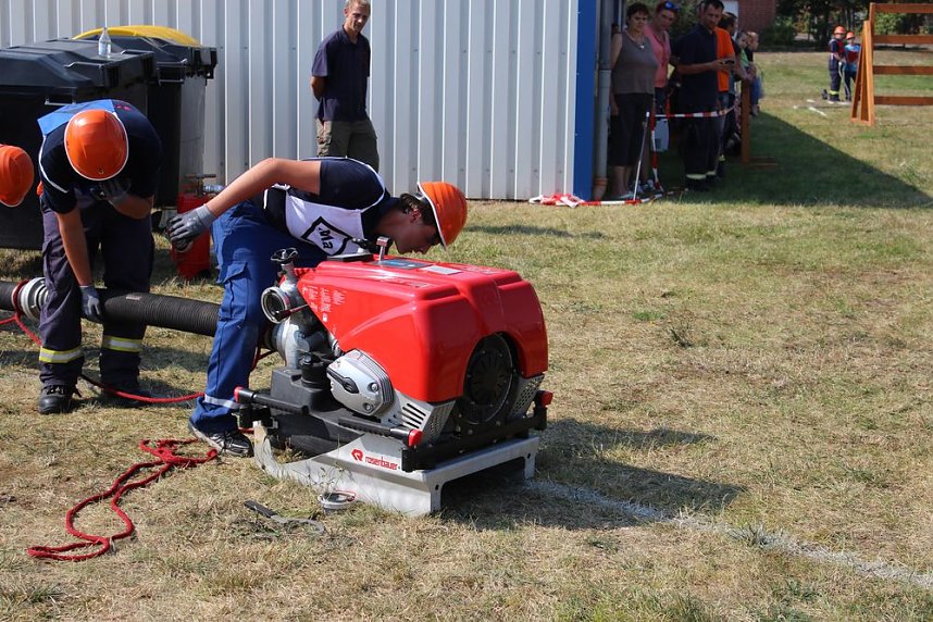 Abgebranntes Haus und viele Spiele