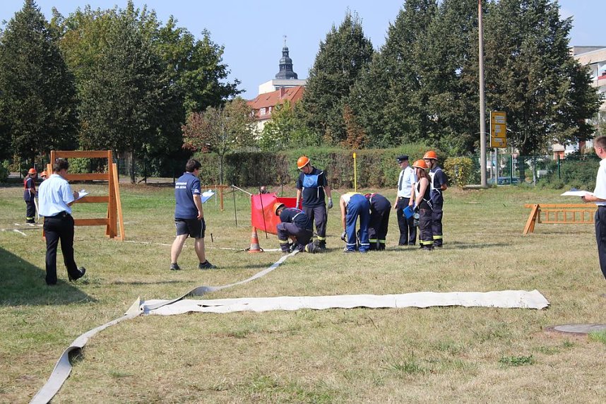 Abgebranntes Haus und viele Spiele