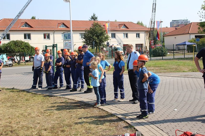 Abgebranntes Haus und viele Spiele