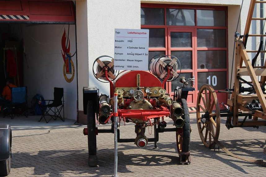 Abgebranntes Haus und viele Spiele