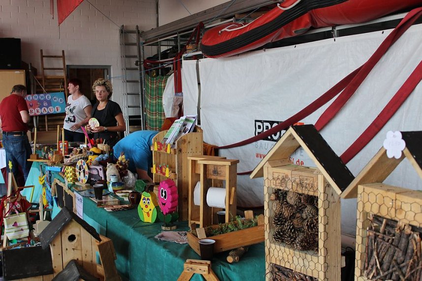 Abgebranntes Haus und viele Spiele